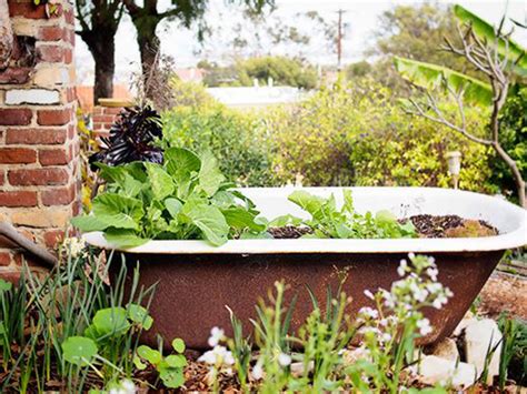 20 DIY Bathtub Garden Pond With Vintage Style OBSiGeN