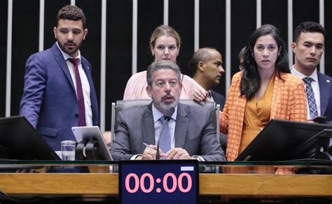 Deputados aprovam regime de urgência para quatro propostas