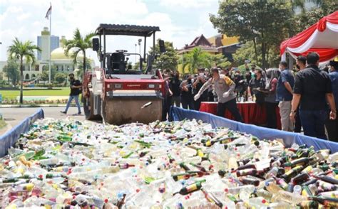 Jelang Nataru Polda Jatim Musnahkan Ribuan Narkoba Dan Miras Wacana News