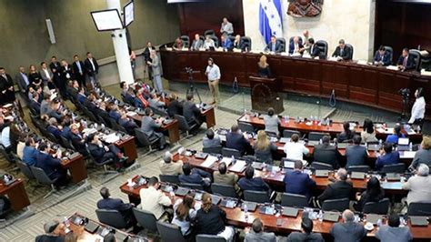 Congreso suspende de nuevo sesión ordinaria y convoca a una