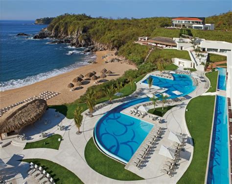 Secrets Huatulco Resort & Spa Wedding - Modern Destination Weddings