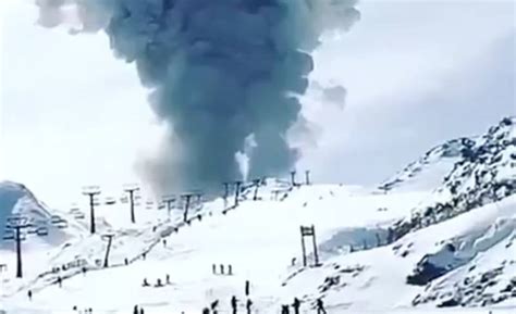 Nuevo Pulso Eruptivo En Nevados De Chill N Columna De Humo Alcanza Los