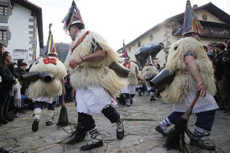 Las Mejores Fiestas De Disfraces Que Puedes Encontrar En Los Pueblos De