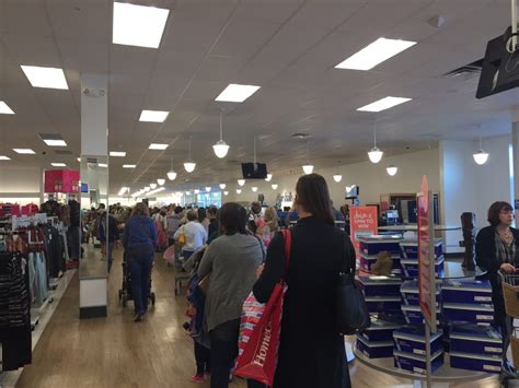 Black Friday-style crowd greets Marshalls, HomeGoods opening ...