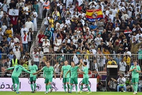 Supercoupe D Espagne Le Real Madrid Touffe Valence Et File En Finale