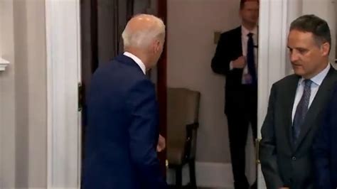 Zero Fox Given On Twitter Biden Wanders Off After Ignoring A Question