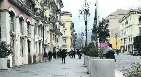 Vigilia Di Natale Ad Avellino Le Strade Della Movida Diventano