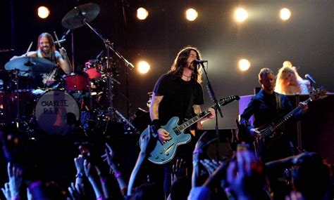 Foo Fighters Lanza Under You Una Nueva Canci N Rolling Stone En