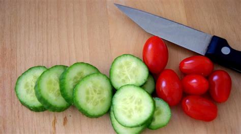 La Fa On La Plus Rapide De Couper Des Tomates Cerises En