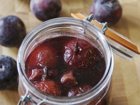 Pflaumen In Rotwein Und Essig Rezept Eat Smarter