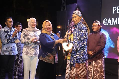 Slemankab Pemkab Sleman Serahkan Hibah Gamelan Dan Alat Musik Pada