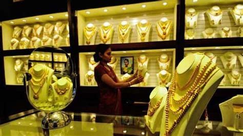 Kalyan Jewellers Share Price Cracks 10 On Block Deals Buzz Stock