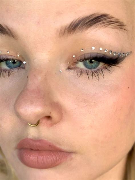 45 Cutest Crystal Eye Makeup Ideas To Copy 2022 Rhinestone Eye Makeup Trend Artofit