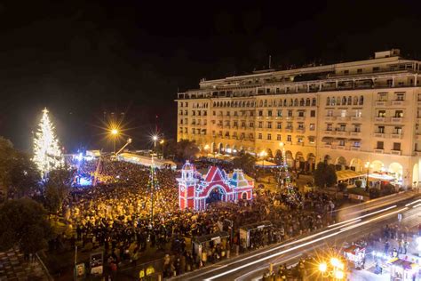 How Do They Celebrate Christmas in Greece? (Traditions + Food)