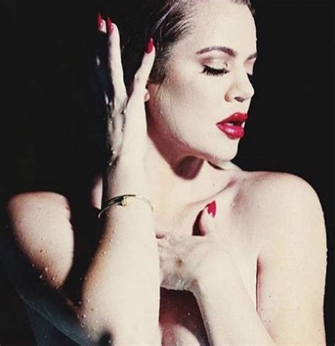 Khloe Kardashian Gets Naked In The Pool Forthebros Photos