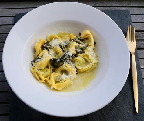 Tortelloni In Salbei Butter