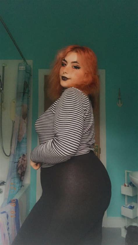 Big Booty Goth Gf 😌🖤 R Leggings