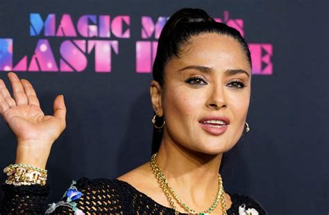 Salma Hayek Presume Espectacular Figura Con Un Vestido De Red Revista