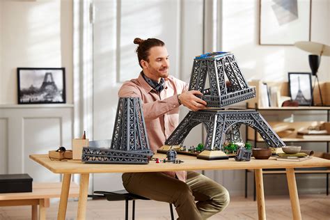 Brickfinder Lego Eiffel Tower 10307 Lifestyle 07