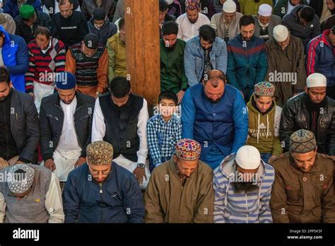 Srinagar India Nd Apr Kashmiri Muslim Worshippers Are