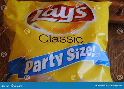 LAY`S CLASSIC PARTY SIZE editorial image. Image of size - 106352320