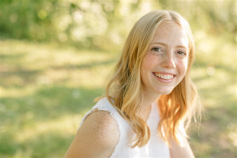 Des Moines Senior Photos Katie — Des Moines Wedding Photographer