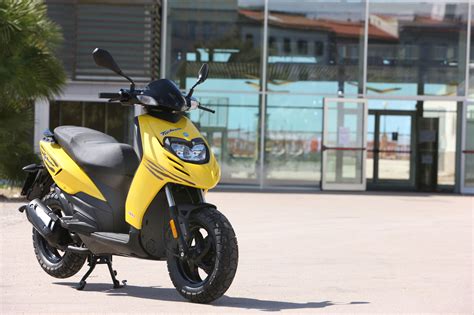 Motorrad Vergleich Piaggio Typhoon Sport 50 2t 2013 Vs Gilera Storm 50