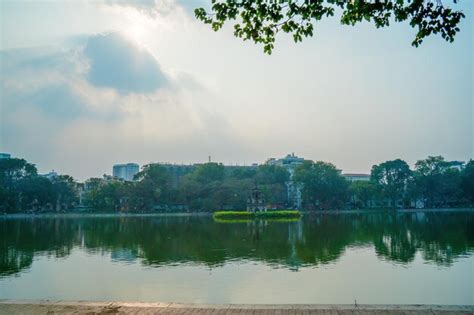 Hoan Kiem See Ho Guom Oder Schwertsee Im Zentrum Von Hanoi Im Nebel Am