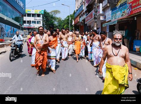 Brahmin rituals hi-res stock photography and images - Alamy