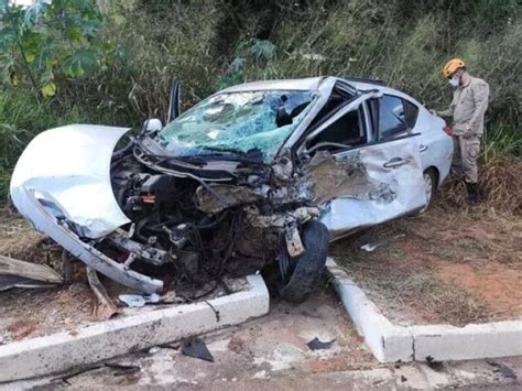 Motorista Socorrido Em Estado Grave Ap S Colidir Carro Contra Carreta