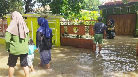 Banjir Di Cirebon Ribuan Rumah Di Kecamatan Wilayah Timur Terendam