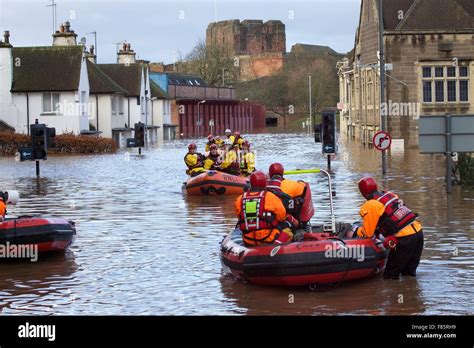 Cumbria Floods 6th December 2015 Rnli Rescue Team In Boats In