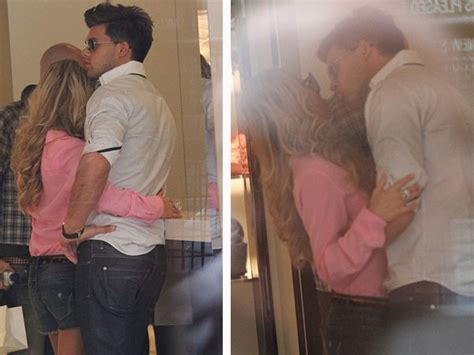 Leandro Penna Y Katie Price A Los Besos En Un Shopping Infobae