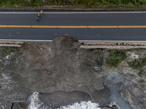 Chunk of California's iconic Highway 1 falls off cliff into Pacific ...