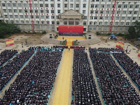 云师大商学院4000余名学生毕业，校长一对一授予学士学位