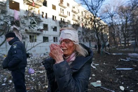 Ukraina Diserang Rusia Dalam Gambar Kerusakan Dan Ketakutan Warga