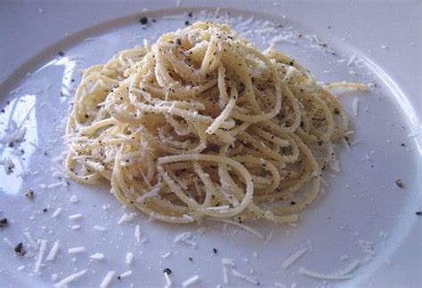 Cacio E Pepe Spaghetti With Pecorino Romano And Black Pepper