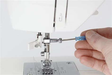 How To Change Needle On Singer Sewing Machine In 4 Steps