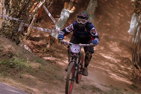 Coupe de Bretagne Descente VTT à Saint Gouéno 22 Malo Stephan s impose