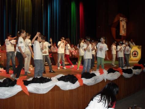 Escola Municipal Dr Borges De Medeiros Toledo Pr FORMATURA DO PROERD