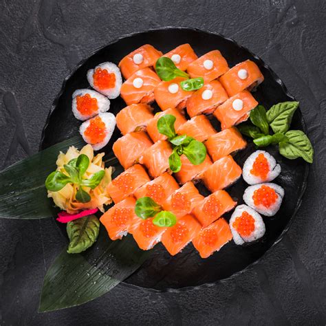 Cómo Preparar Sushi De Salmón Fresco Y Vegetales