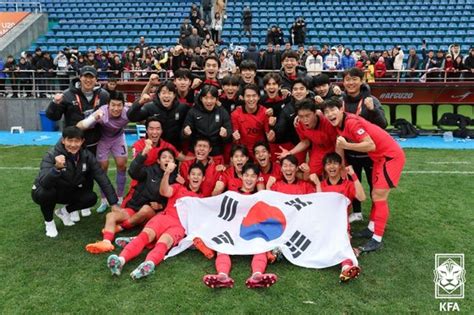 한국 U 20 아시안컵 4강서 우즈벡에 패배5월 월드컵 출전권은 확보 중앙일보