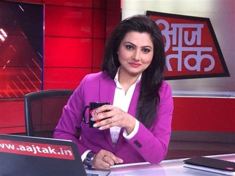 25 Hottest Female News Anchor In India Indian Tv Reporters Female News Anchors News Anchor