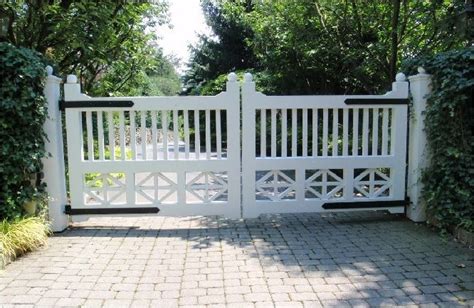 Gate Decor Choosing the Right Colors to Complement Your Home's Exterior ...