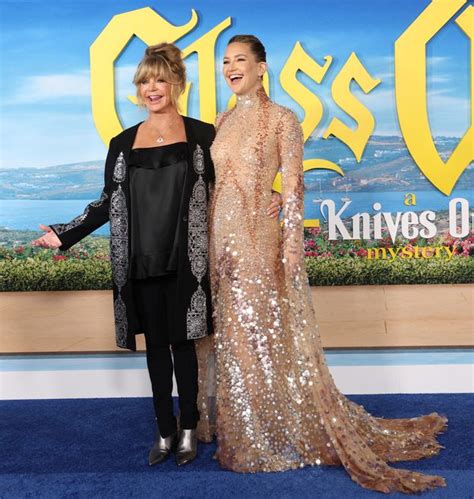 76 Letnia Goldie Hawn Wspiera Córkę Kate Hudson Na Premierze Nowej