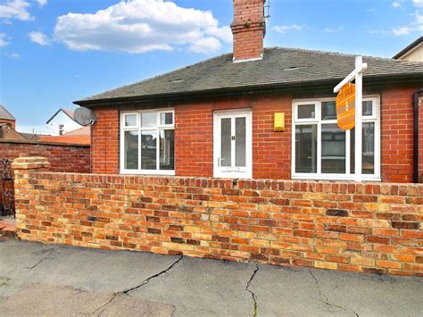 2 Bed Detached Bungalow For Sale In Felstead Street Baddeley Green