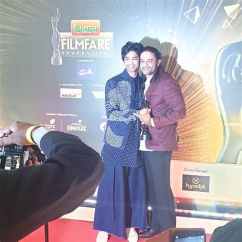 Filmfare Awards Irrfan Khans Son Babil Khan Receives His Father