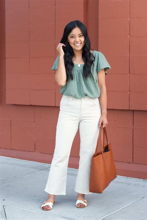 How To Wear Off White Jeans For Fall With Four Outfits