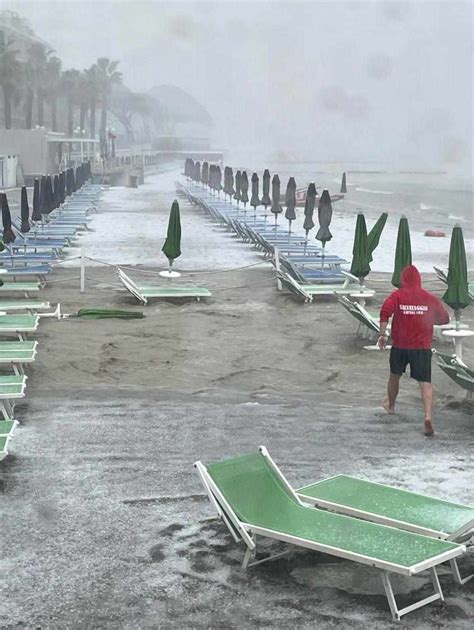 Maltempo Temporale Si Abbatte Su Diano Marina Spiagge E Vie Del