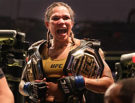 Amanda Nunes Supera Julianna Peña E Volta A Ficar Com O Cinturão Do